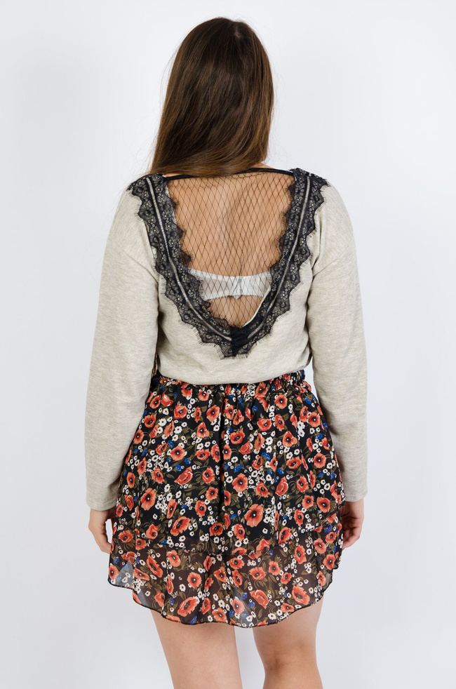 Beżowa bluzka z koronką na plecach 