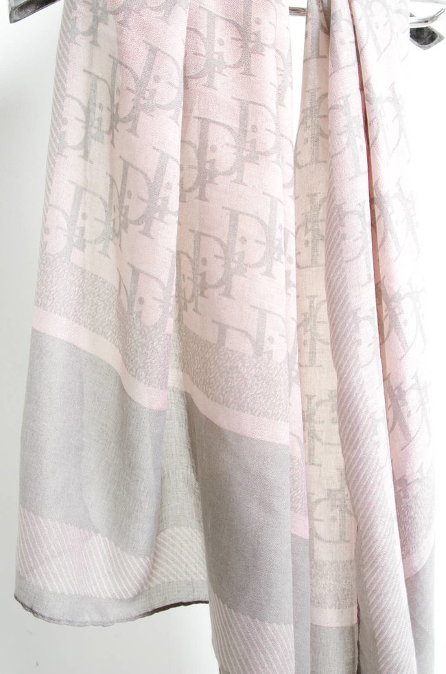 RÓŻOWO-SZARY WZORZYSTY SZAL