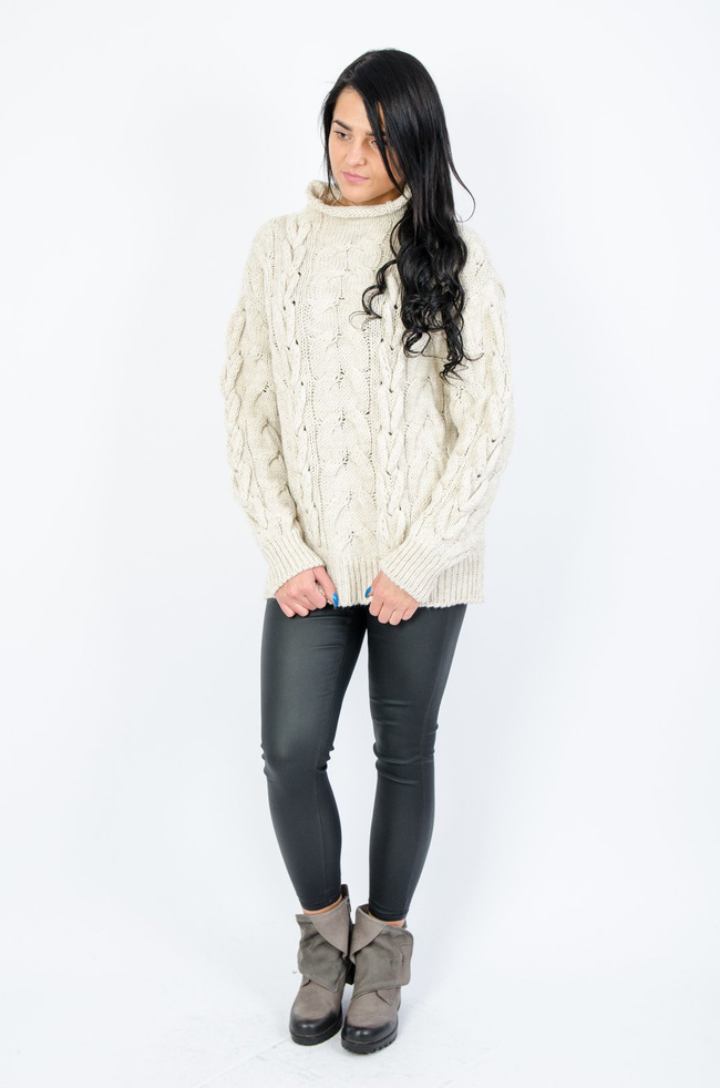 BEŻOWY SWETER GOLF Z WARKOCZOWYM SPLOTEM