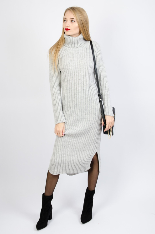 Szara dzianinowa sukienka z golfem