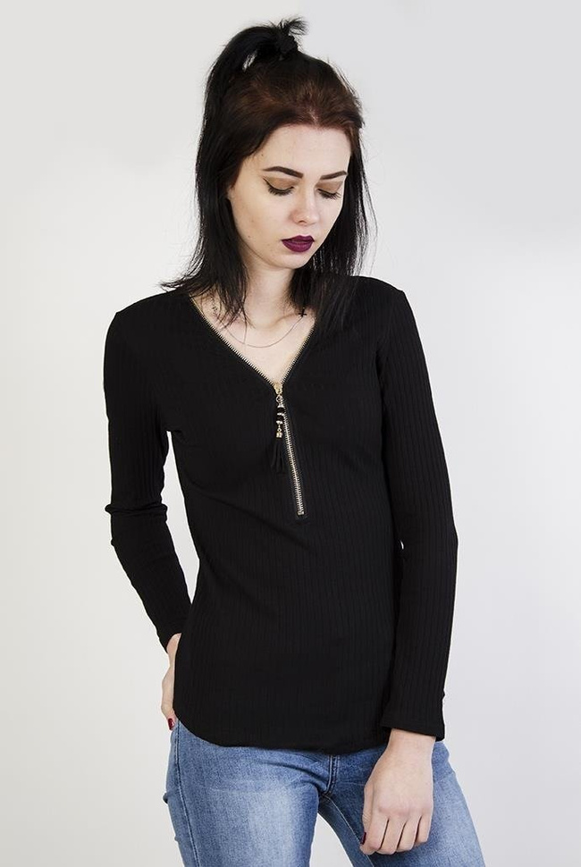Czarna prążkowana bluzka zapinana na zamek