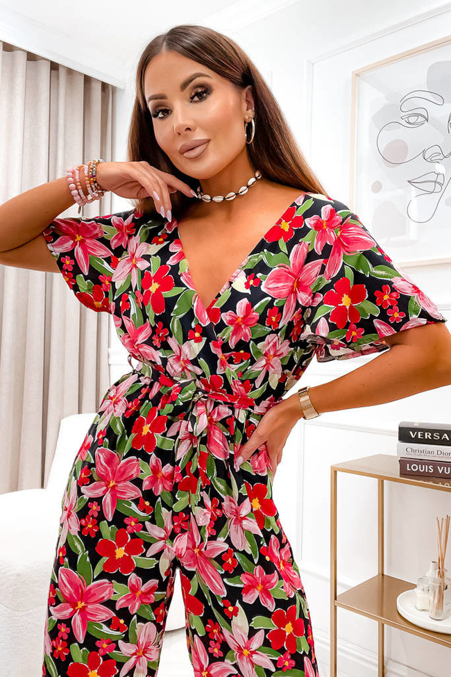 KOMBINEZON W KWIATY Z WIĄZANIEM W PASIE- CZARNY