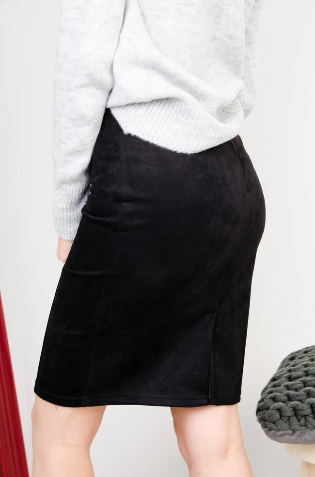 CZARNA ZAMSZOWA SPÓDNICA Z PASKIEM ZE ZŁOTĄ KLAMRĄ