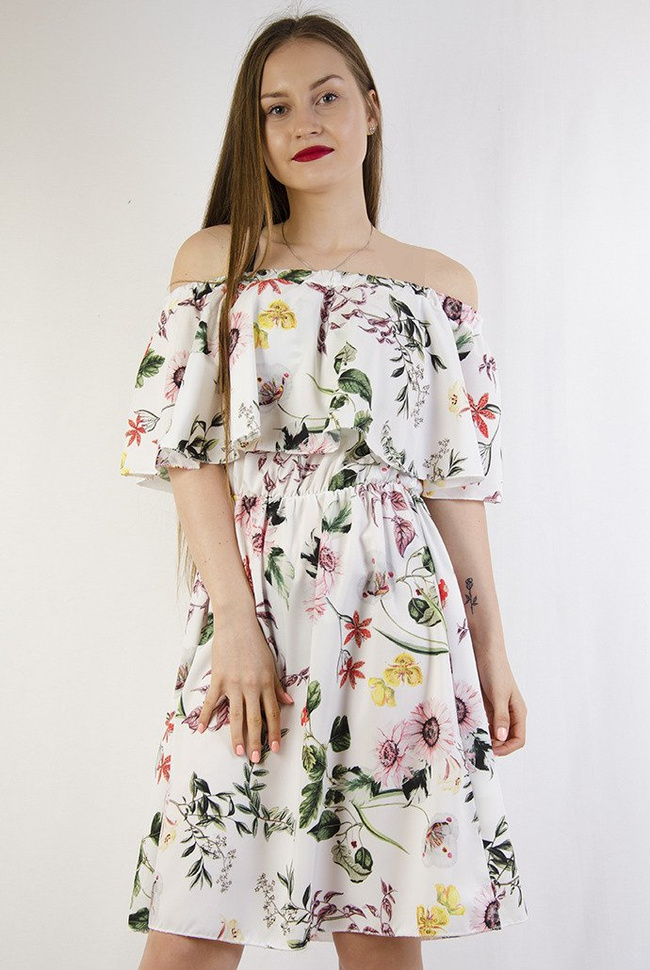 Biała sukienka w kwiatowy wzór z gumką w pasie