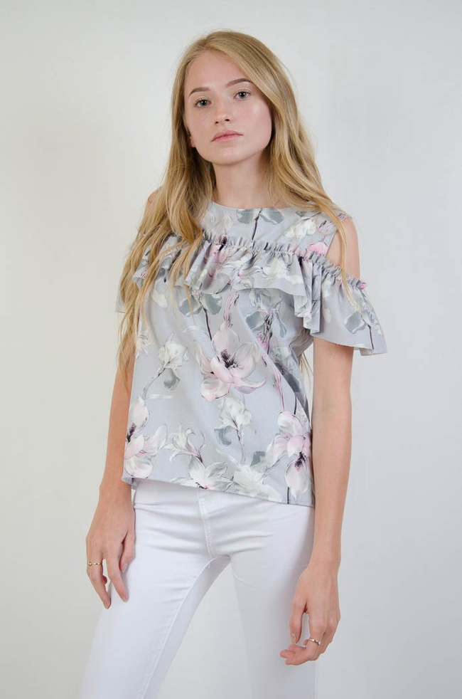 BLUZKA W KWIATY Z WYCIĘCIEM NA RAMIONACH