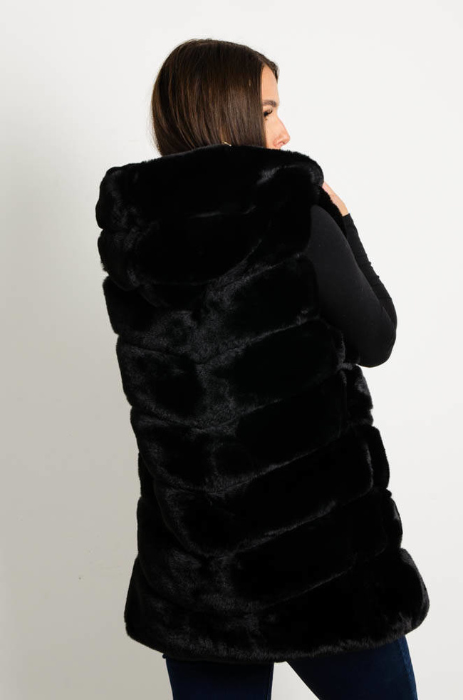 CZARNA FUTRZANA KAMIZELKA Z KAPTUREM