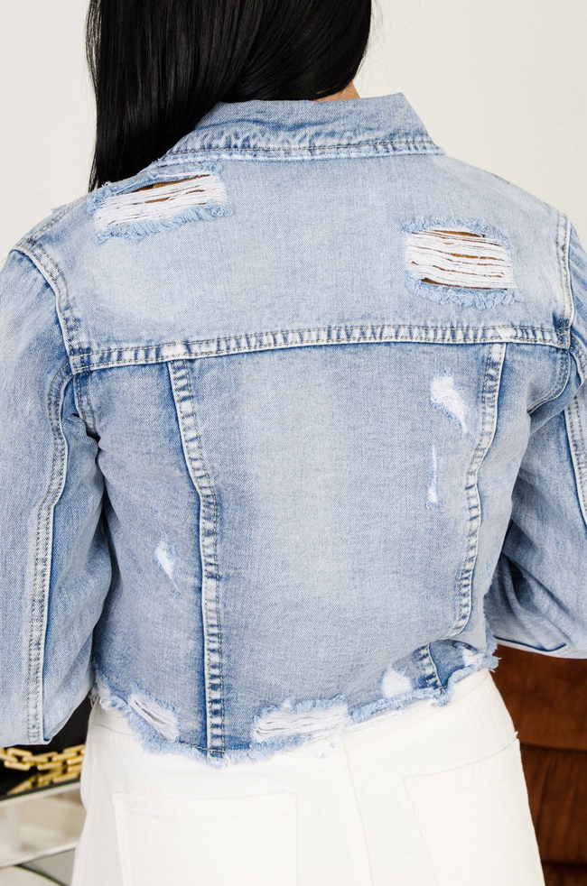 KRÓTKA KURTKA JEANSOWA Z SZARPANIEM I PRZETARCIAMI