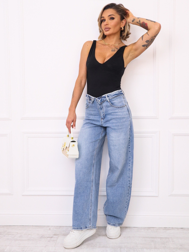 SPODNIE MOM JEANS Z WYWIJANYM PASEM I WYSOKIM STANEM- NIEBIESKIE