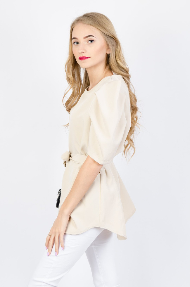 BEŻOWA BLUZKA Z BUFIASTYMI RĘKAWAMI WIĄZANA W PASIE