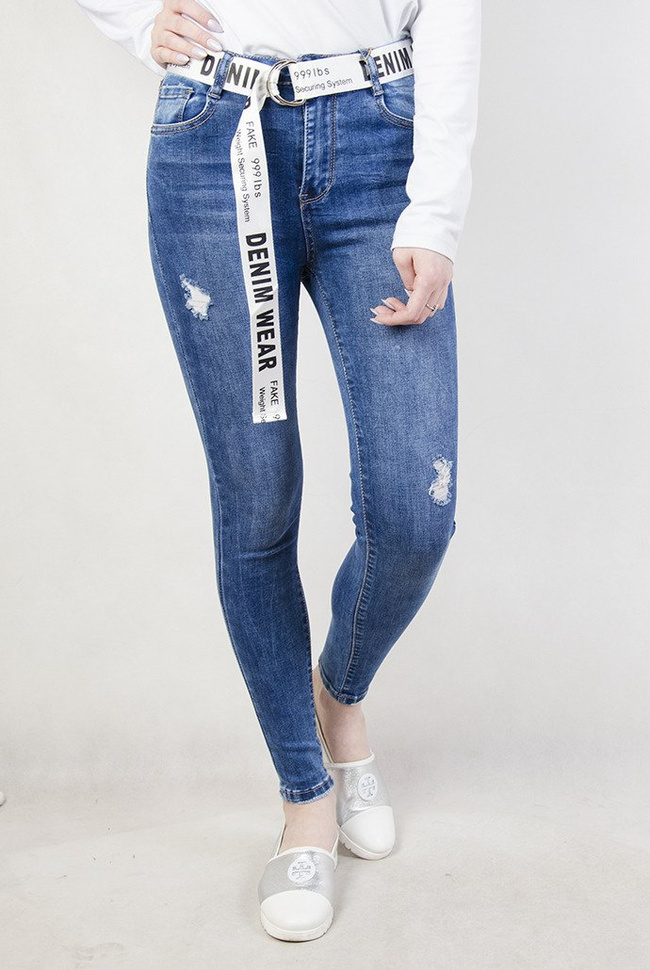 Spodnie jeansowe z wysokim stanem oraz białym paskiem