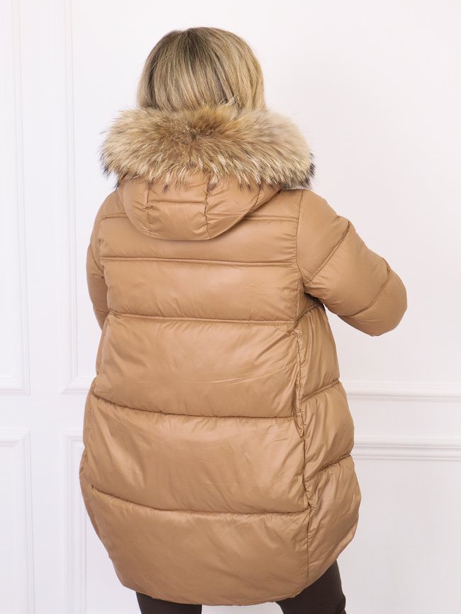 KURTKA ASYMETRYCZNA Z NASZYWKĄ NA RĘKAWIE I FUTERKIEM- BRĄZOWA