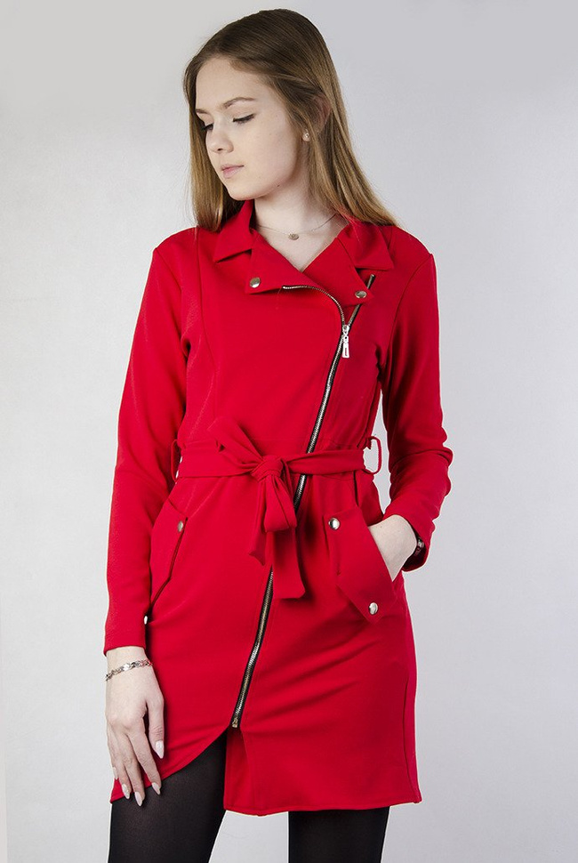 Czerwona szmizjerka z zamkiem z boku oraz wiązaniem