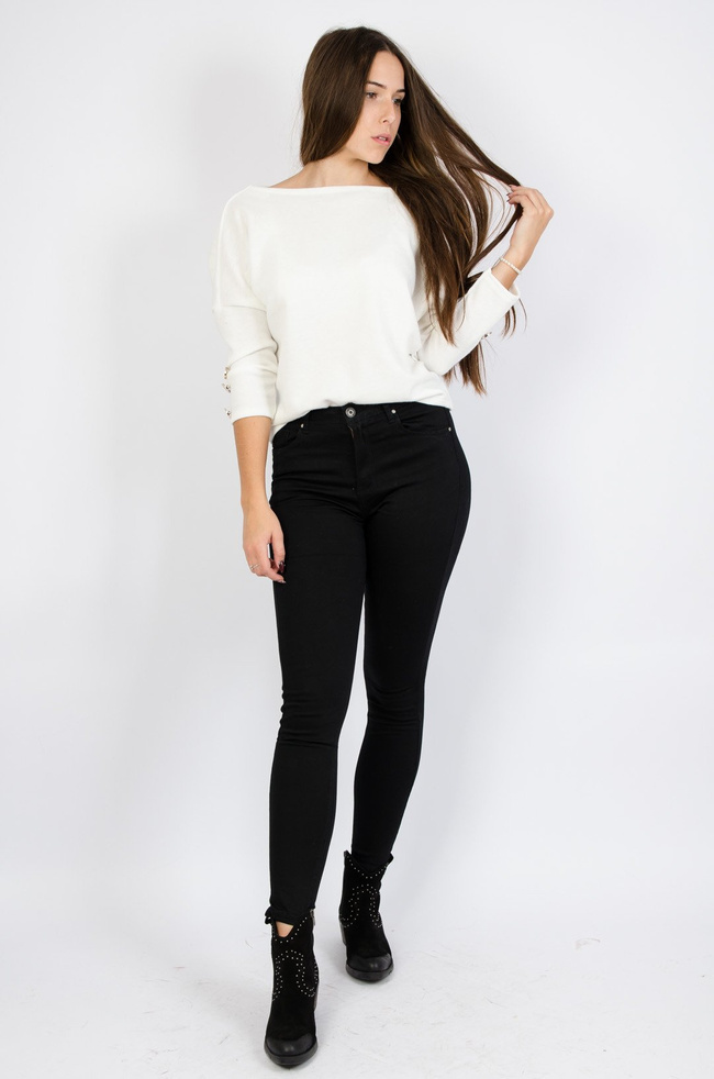 Czarne spodnie skiny z wysokim stanem