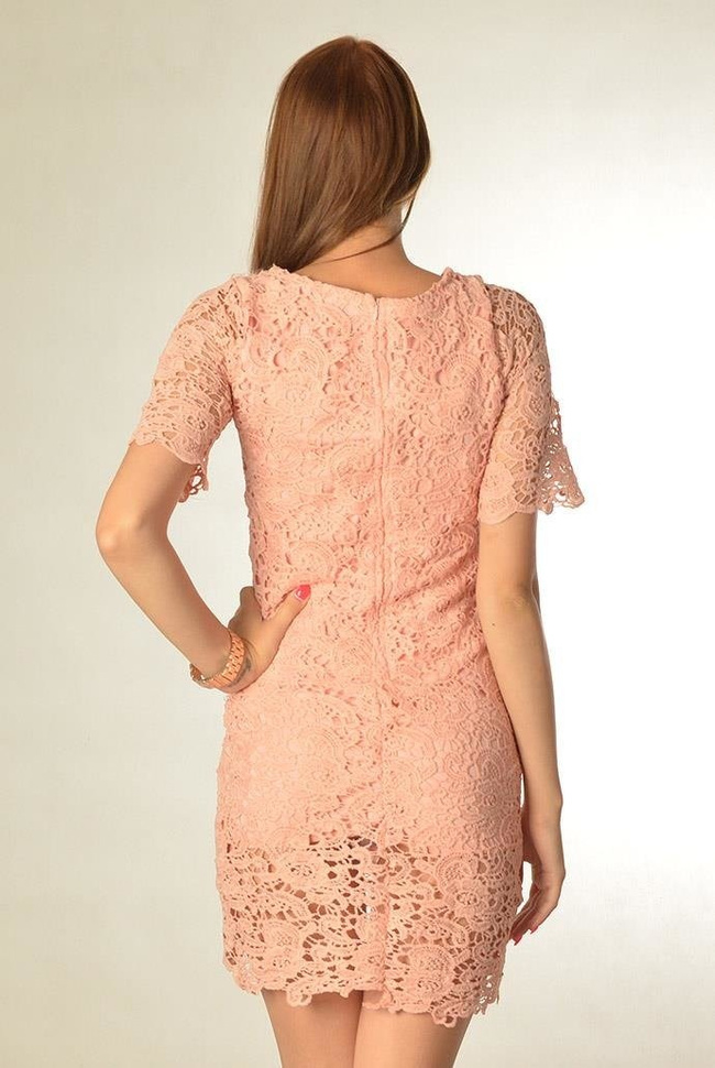 Koronkowa sukienka na krótki rekaw