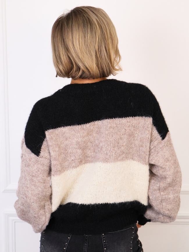 SWETER W PASY Z PLECIONYMI RĘKAWAMI- CZARNY