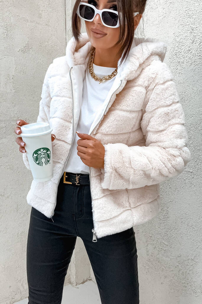 KREMOWA FUTRZANA KURTKA Z KAPTUREM