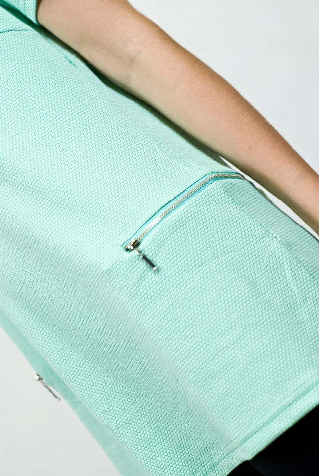 Zielona sukienka z zamkami na bokach