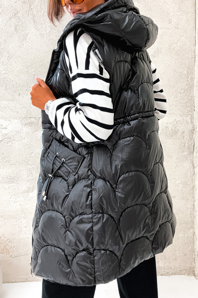 KAMIZELKA Z KAPTUREM I OZDOBNYMI KIESZENIAMI- CZARNA