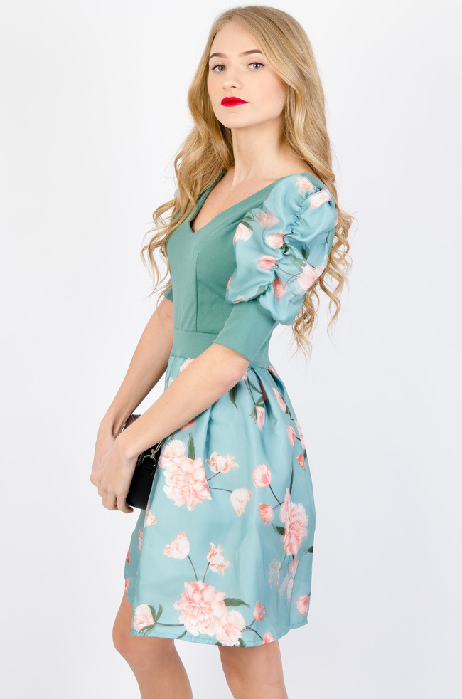 ZIELONA ROZKLOSZOWANA SUKIENKA Z BUFKAMI