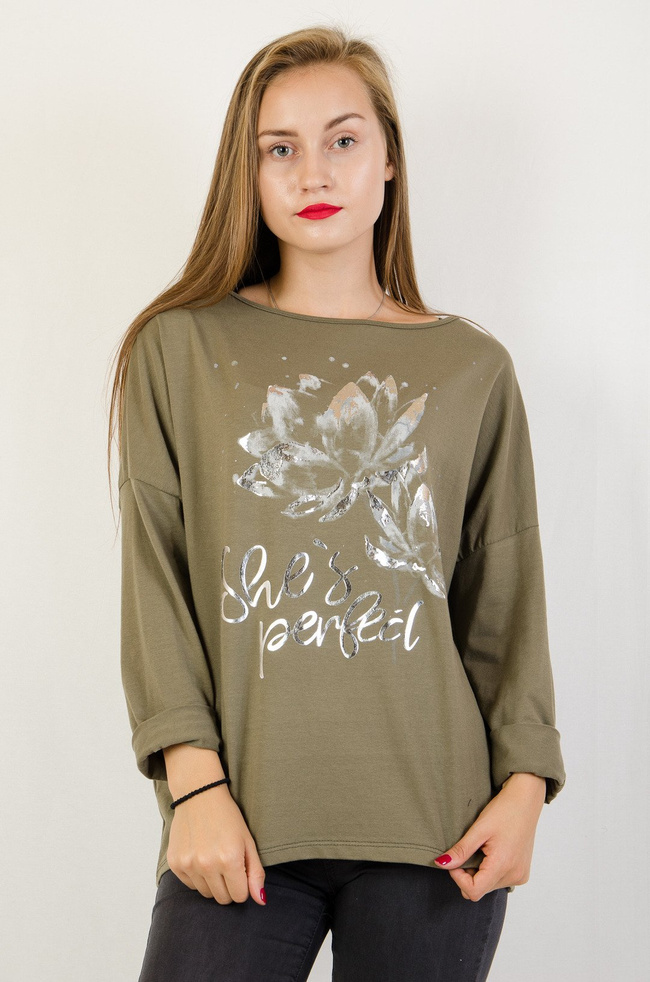 Zielona asymetryczna bluzka typu oversize z aplikacją z przodu