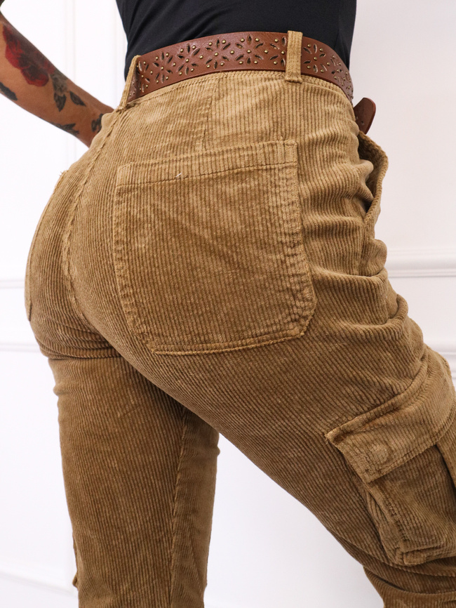 SPODNIE SZTRUKSOWE BOJÓWKI Z PASKIEM- JASNOBRĄZOWE