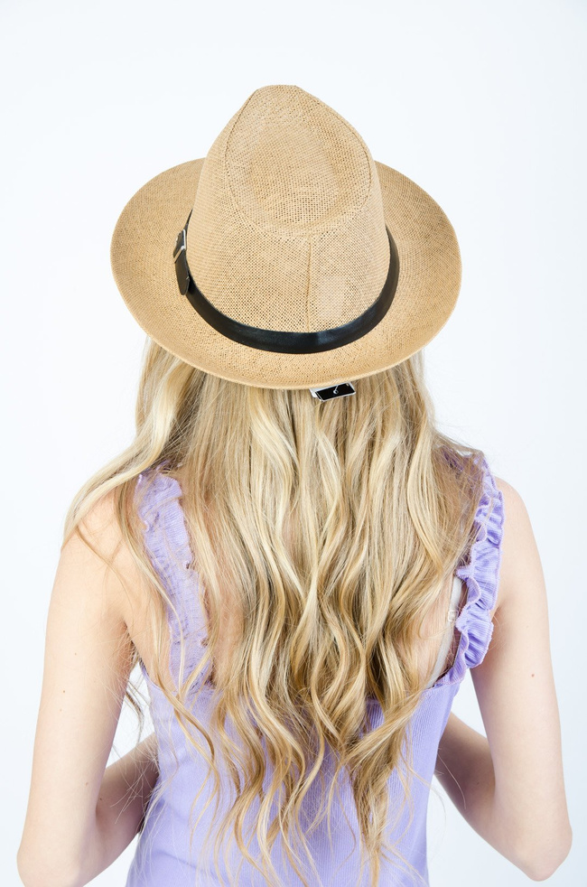 KAPELUSZ SŁOMKOWY Z PASKIEM - BRĄZOWY 