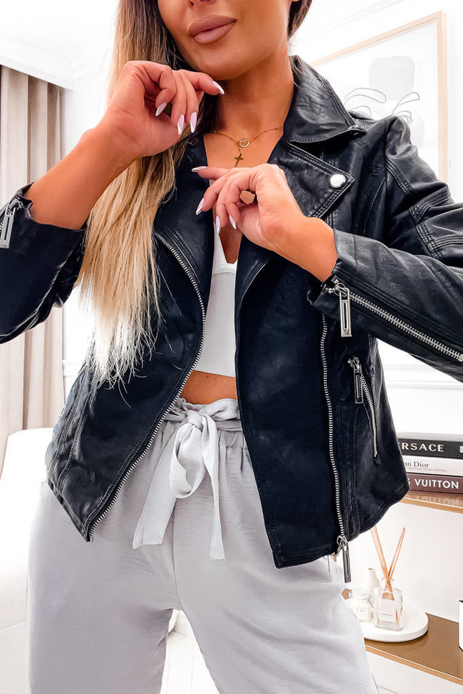 CZARNA KURTKA RAMONESKA Z IMITACJI SKÓRY