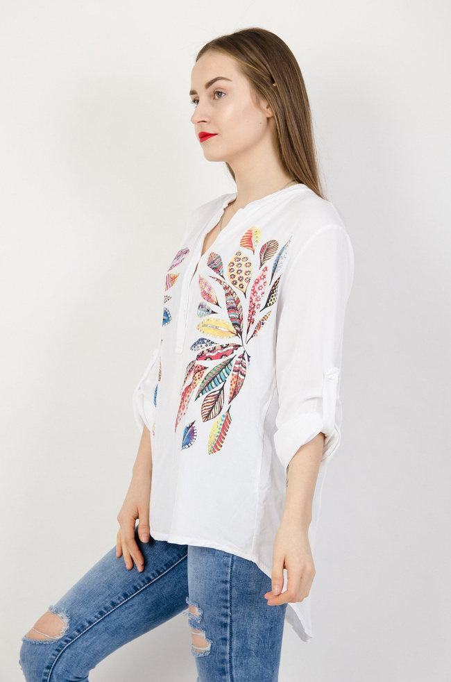 Biała bluzka koszulowa zapinana na guziki