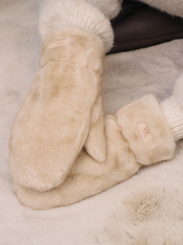 RĘKAWICZKI ZIMOWE FUTRZANE NA JEDEN PALEC Z LOGO- BEŻOWE