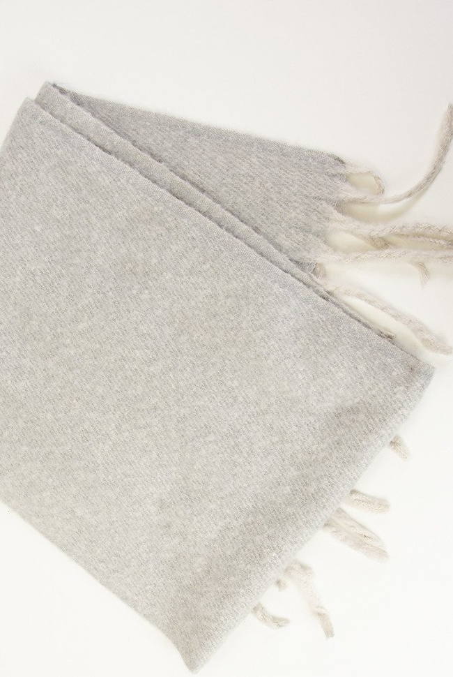 Ciepły szaro-beżowy szal