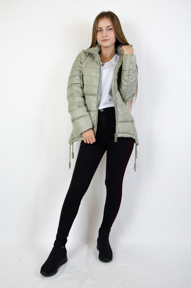 Zielona pikowana kurtka z asymetrycznymi bokami