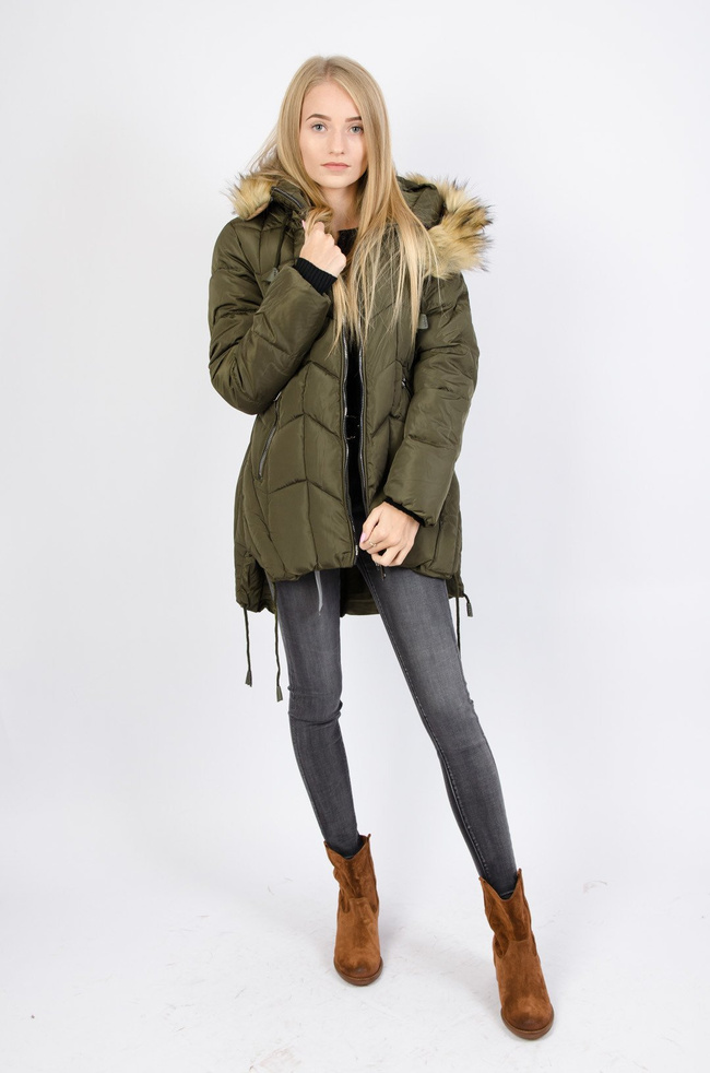 Zielona pikowana kurtka wiązana po bokach