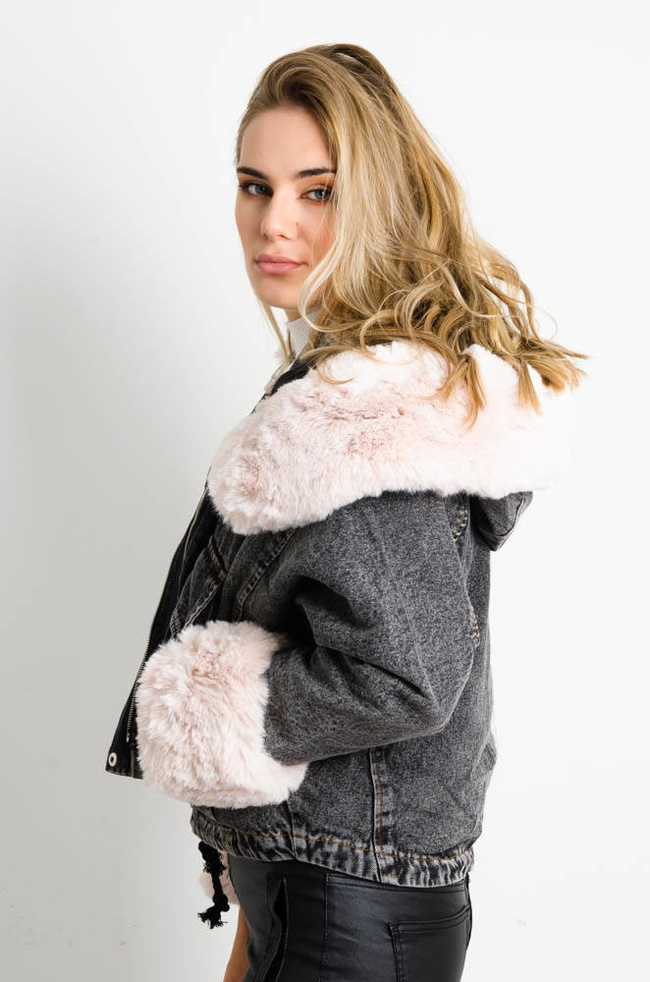 CZARNA JEANSOWA KURTKA Z ODPINANYM FUTERKIEM