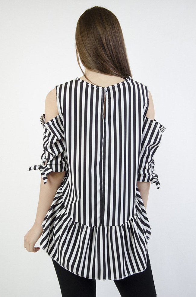 Biało czarna bluzka w paski z odkrytymi ramionami 