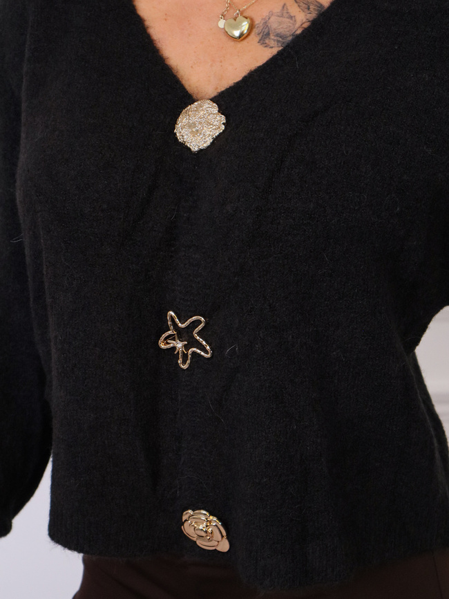 SWETER ZAPINANY NA ZŁOTE BROSZKI- CZARNY