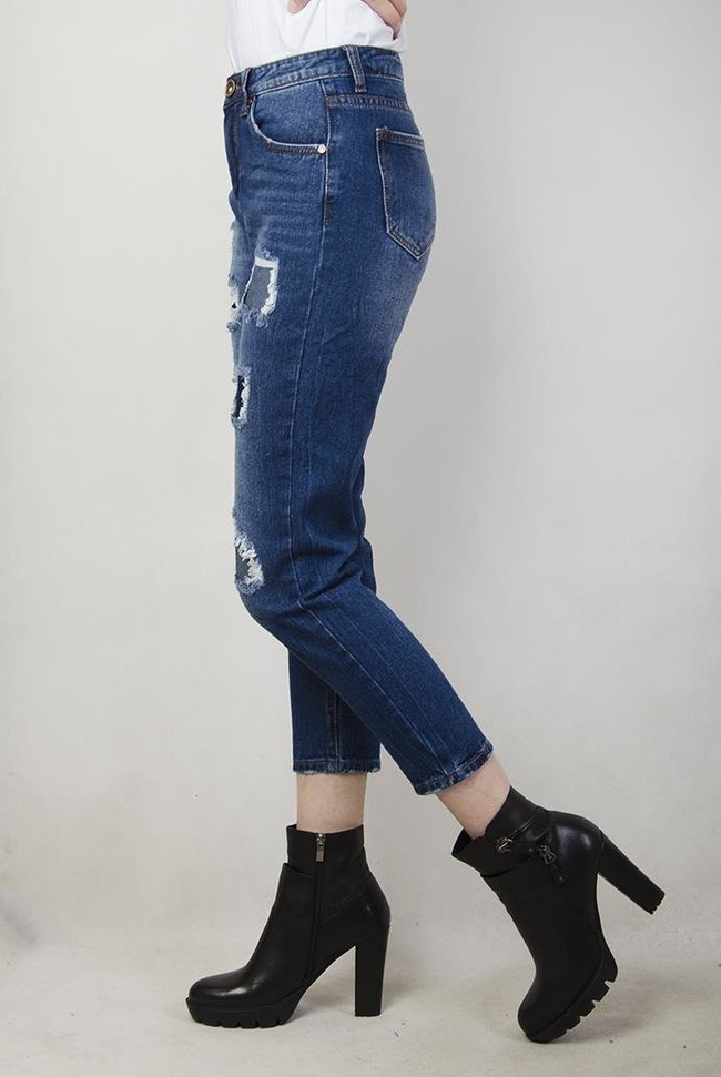 Spodnie jeansowe typu mom jeans z dziurami
