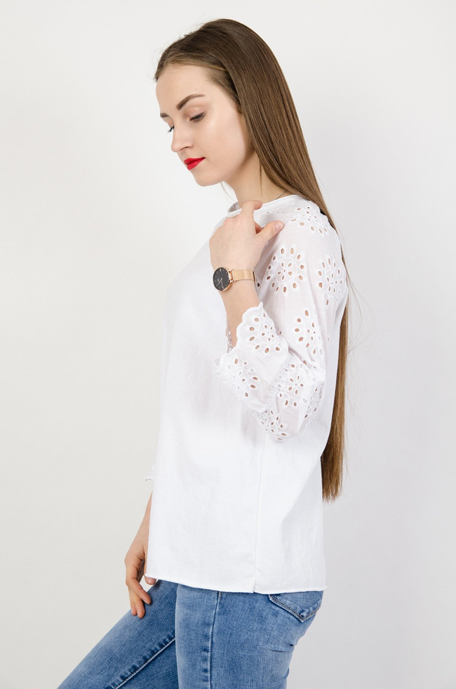 Biała bluzka z ażurowymi rękawami