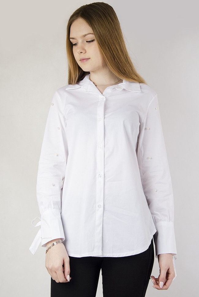 Biała koszula z perełkami oraz wiązaniem przy rękawach