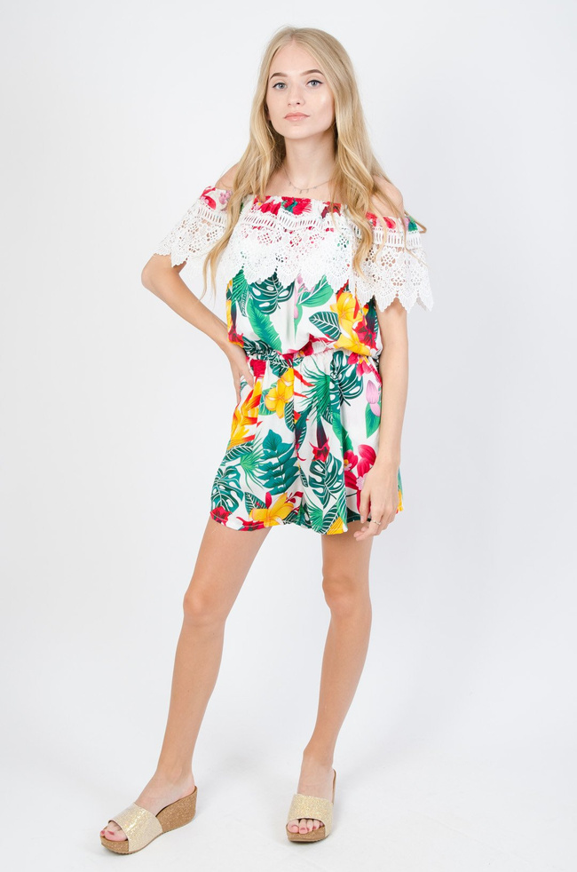 Kombinezon z koronką w dekolcie w kolorze białym