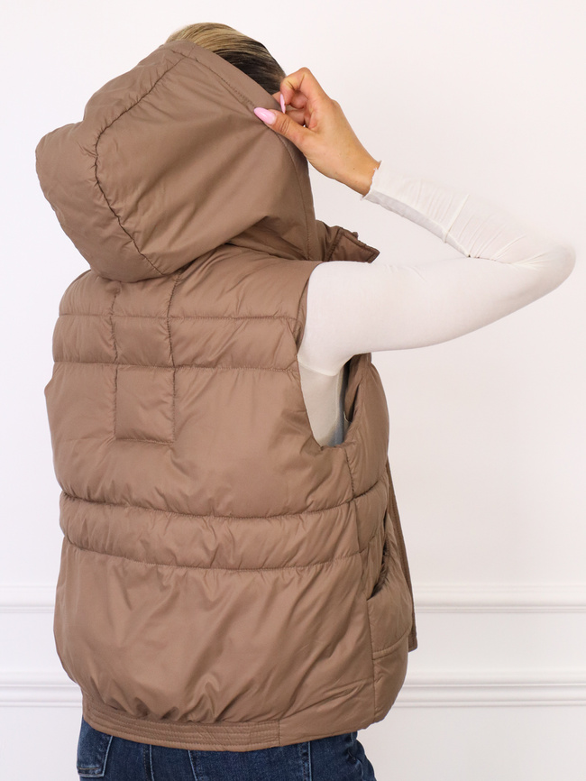 KAMIZELKA Z OZDOBNYMI NASZYWKAMI- BRĄZOWA