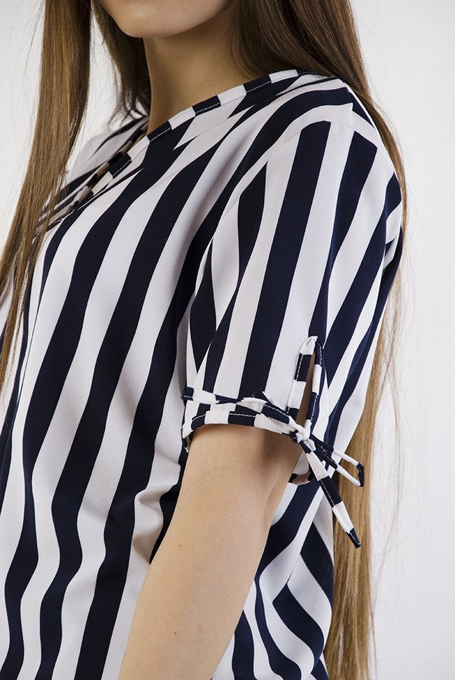Bluzka w biało granatowe pasy z wycięciem na plecach