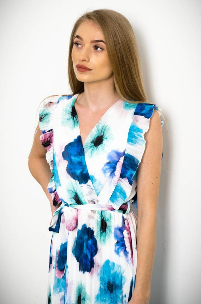 BIAŁA SUKIENKA W KWIATY Z PLISOWANIEM W RĘKAWACH ORAZ NA DOLE