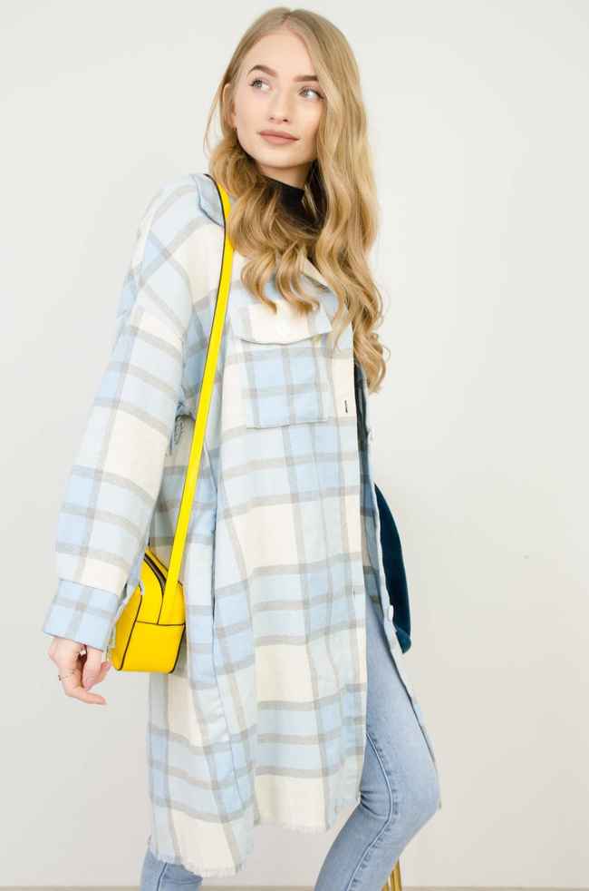 DŁUGA BAWEŁNIANA KOSZULA W KRATĘ Z FRĘDZLAMI BIAŁO-NIEBIESKA