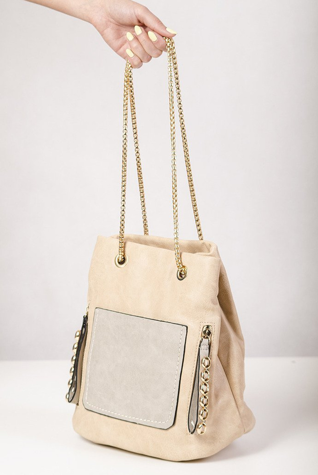 Beżowo-szara torebka na złotym łańcuszku