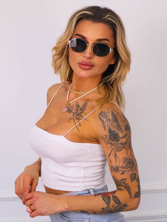 TOP PRĄŻKOWANY NA RAMIĄCZKACH- BIAŁY