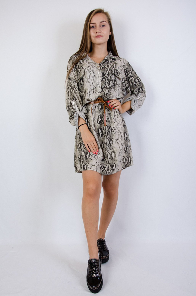 Sukienka imitacja skóry węża wiązana w pasie 