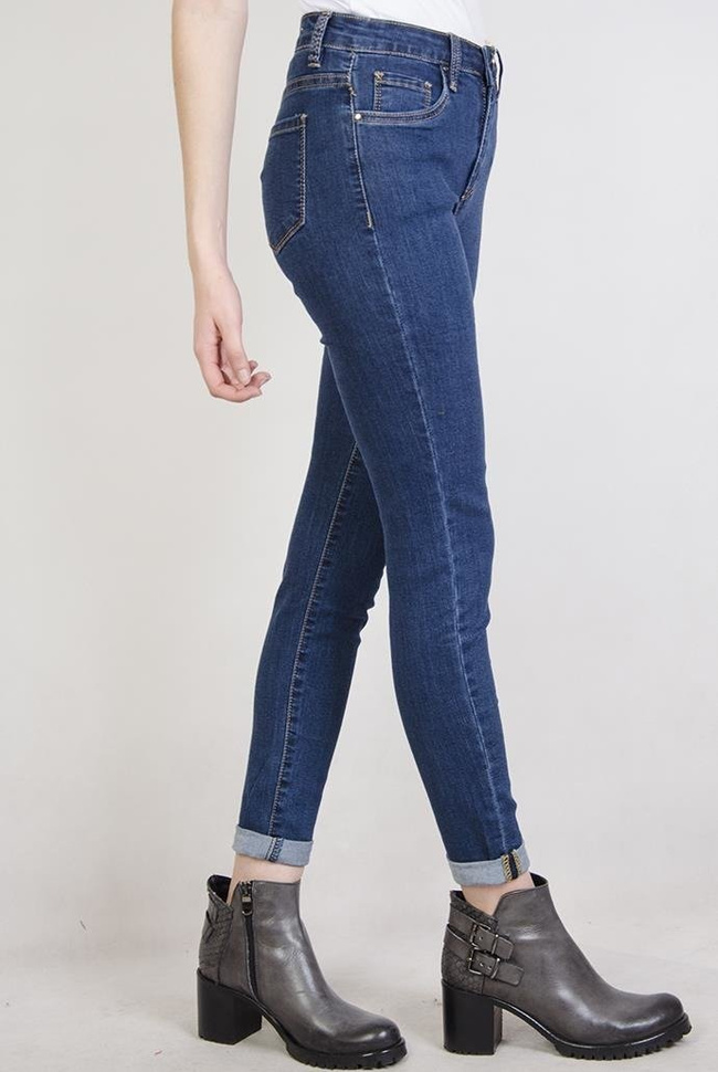 Klasyczne spodnie jeansowe przylegające