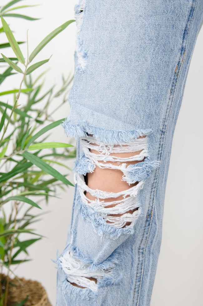 SPODNIE JEANSOWE MOM FIT Z DZIURAMI