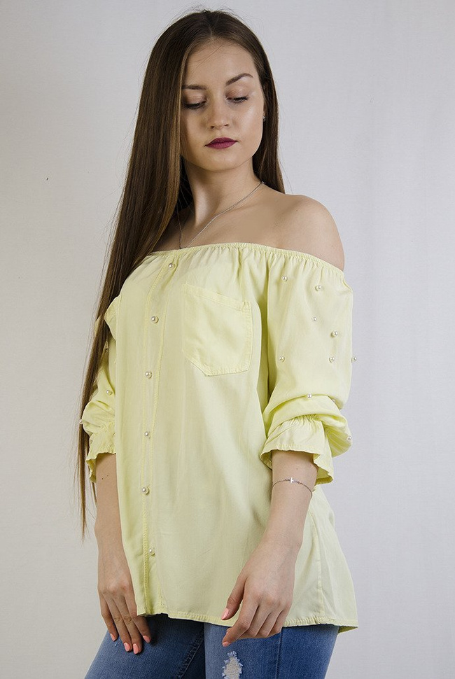 Żółta bluzka z hiszpańskim dekoltem i koralikami