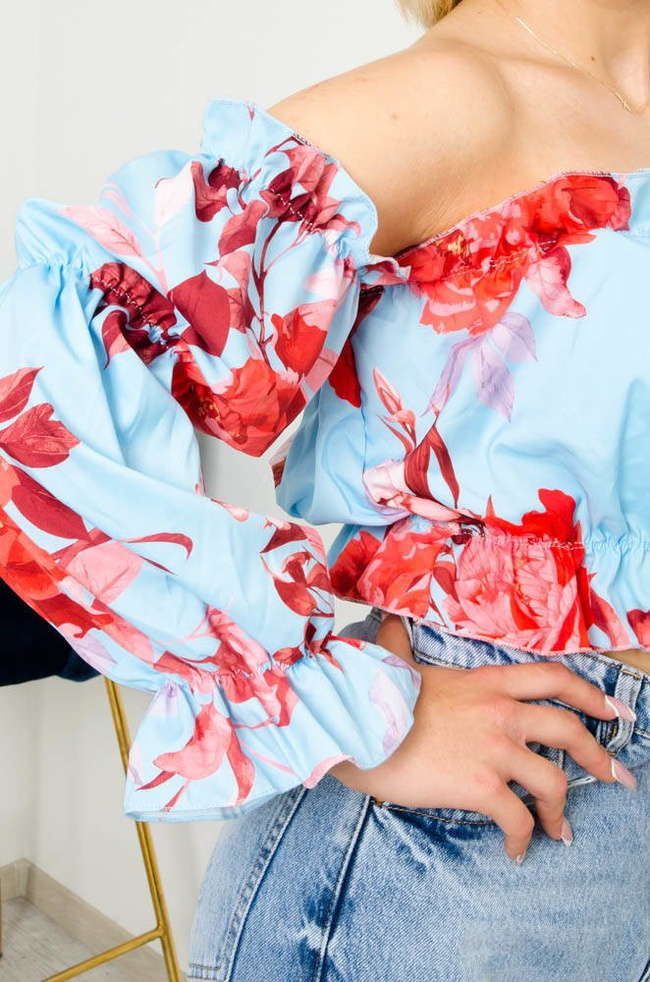 NIEBIESKA HISZPANKA CROP TOP W KWIATY